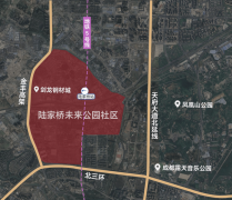 只是正在了市场内茅厕旁的公